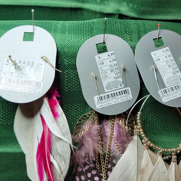 Three Pairs of Click Six Feathered Earrings! - Picture 2 of 15